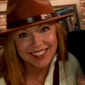 Meet your Posher, Connie